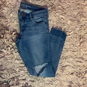 Knee ripped skinny jeans